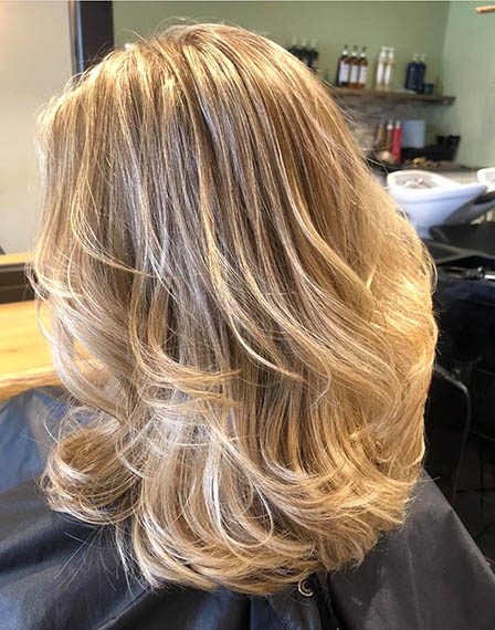 kapsalon oostvoorne styling van haar en kleuren blonderen
